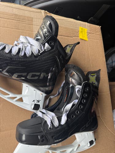 CCM Tacks XF Hockey Skates 6.5 (New)