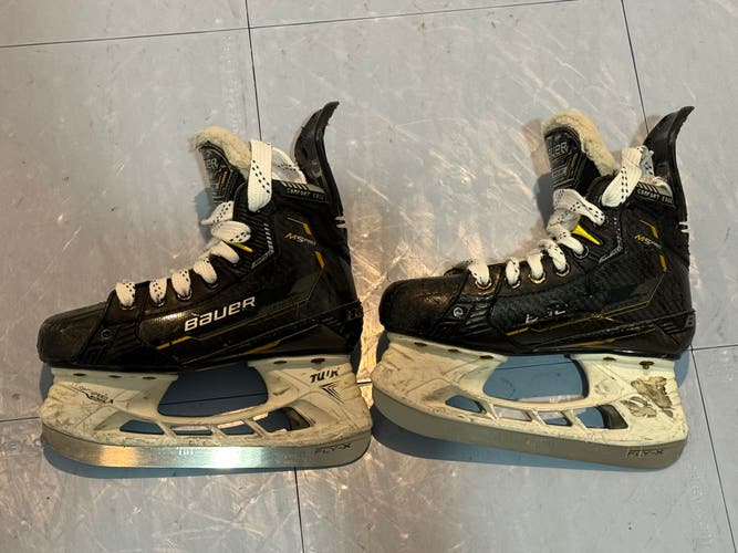 2022 Bauer Supreme M5 Pro Hockey Skates Regular Width Size 1.5 (Used)