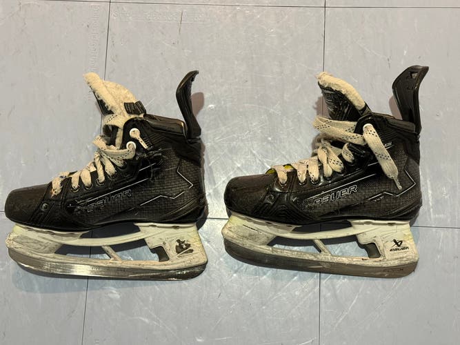 2024 Bauer Supreme M50 Pro Hockey Skates Size 3.5 (Used)