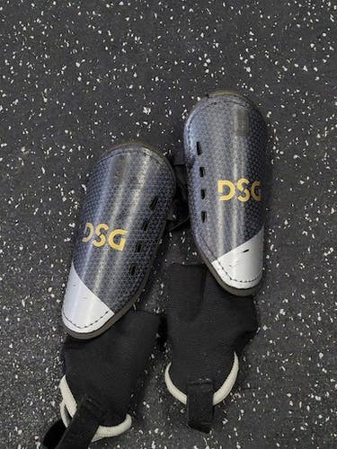 Used DSG Soccer Shin Guards Junior Black XS 11849-S000038732