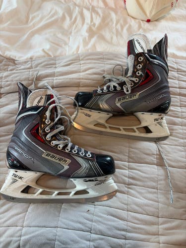 2014 Bauer Vapor X90 Hockey Skates Regular Width 9.5 (Used)