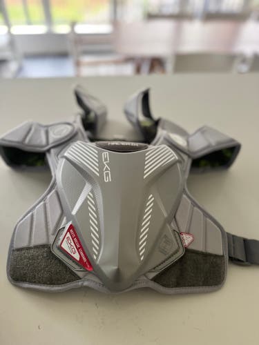 Medium Youth Maverik MAX EKG Shoulder Pads (Used)