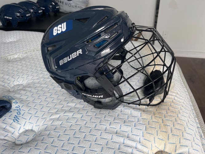 Medium Bauer Re-Akt 150 Helmet (Used)