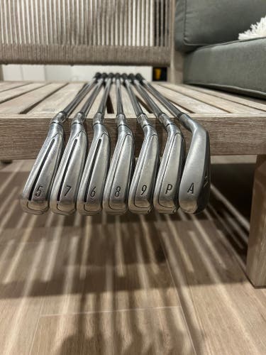 Men's 2019 TaylorMade M6 Right Handed Iron Set Regular Flex 7 Pieces Steel Shaft (Used)