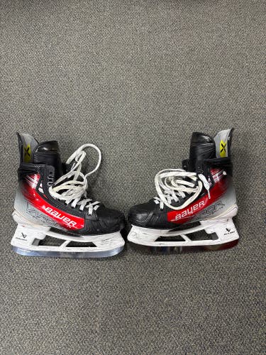 Red 2023 Bauer Vapor Hyperlite 2 Hockey Skates Regular Width 8 (New)