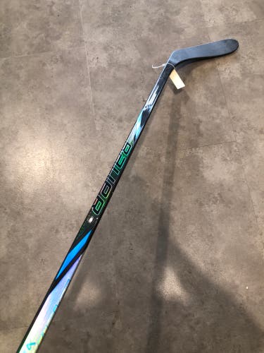 Youth Bauer Nexus Tracer Hockey Stick Right Handed P28 20 Flex (Used)