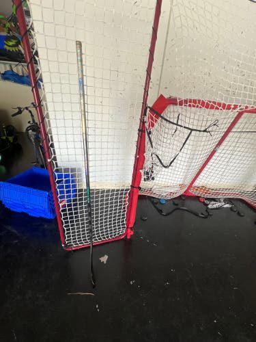 Junior Bauer Nexus Tracer Right Handed Hockey Stick P28 40 Flex (Used)