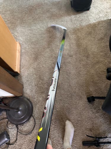 Senior Bauer Vapor Hyperlite 2 Right Handed Hockey Stick P90TM 65 Flex (Used)