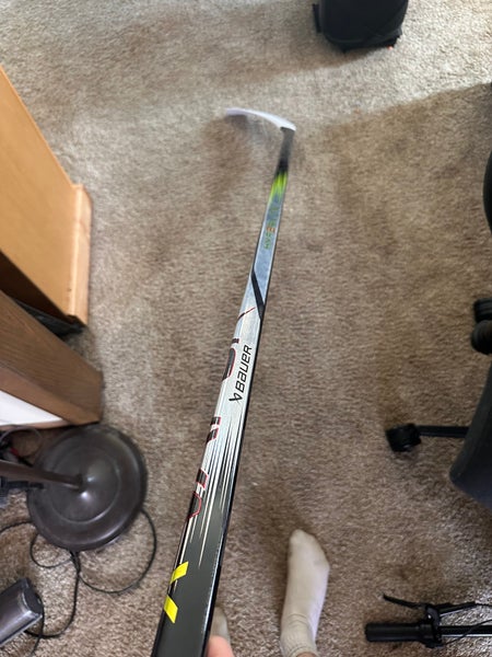 Senior Bauer Vapor Hyperlite 2 Right Handed Hockey Stick P90TM 65 Flex (Used)