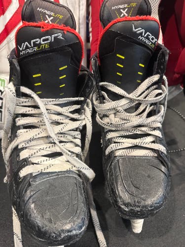 Black/Gray 2021 Bauer Vapor Hyperlite Hockey Skates Size 4 (Used)
