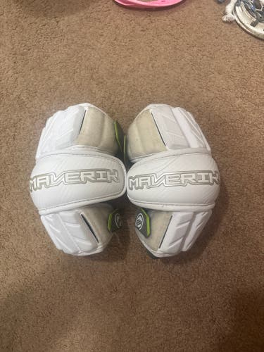 Adult Medium Maverik Max Elbows
