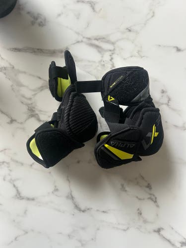Junior Medium Warrior Alpha LX 30 Elbow Pads (Used)