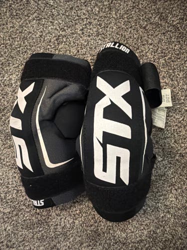 Medium Youth STX Stallion 50 Arm Pads (Used)