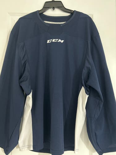 Blue Medium Men's CCM 5000 series Hockey Jersey (Used)