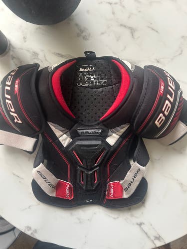 Men's Small Senior Bauer NSX Shoulder Pads (Used)