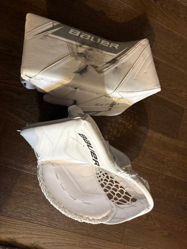 2025 Bauer FLYLITE Vapor 90 Pro Glove (NEW) and Bauer SV Pro Regular Blocker (Barely Used)