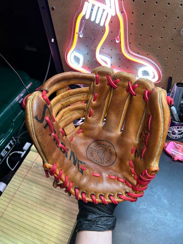 Spalding Fielder’s Choice Baseball Glove RHT, 11” (Conditioned & Relaced in Red)