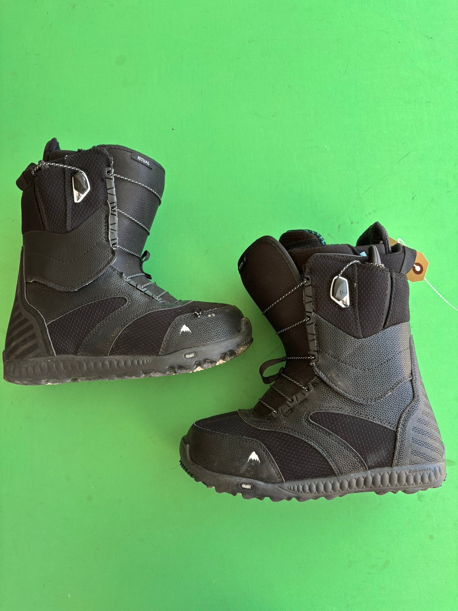 burton idiom snowboard boots Men's Waverange X Step On Boots, Black / Wide / 11 zone system offers a new level of control for dialing in the fit to match the boots high Burton Highshot Step On Snowboard