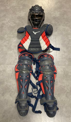 Used Senior Mizuno Samurai Catcher's Set