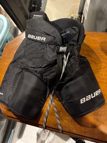 Junior Medium Bauer Nexus 400 Hockey Pants (Used)