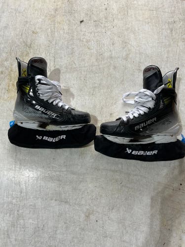 Black/Gray 2023 Bauer Vapor Hyperlite 2 Hockey Skates Pro Stock 6.5 (Used)