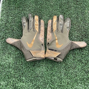 XL Adult Nike Gloves (Used)