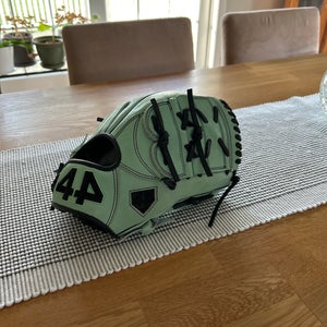 2025 Pitcher's RH 44 Pro Pro44 Baseball Glove 11.75" (New)