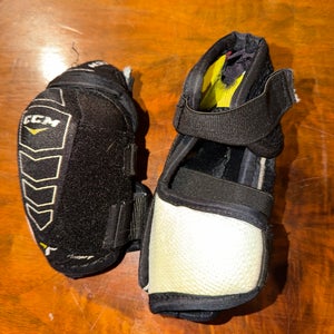 Junior Medium CCM Tacks 2052 Elbow Pads (Used)