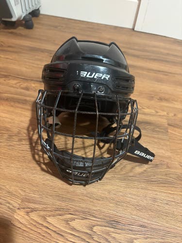 Medium Bauer Re-Akt 75 Helmet (Used)