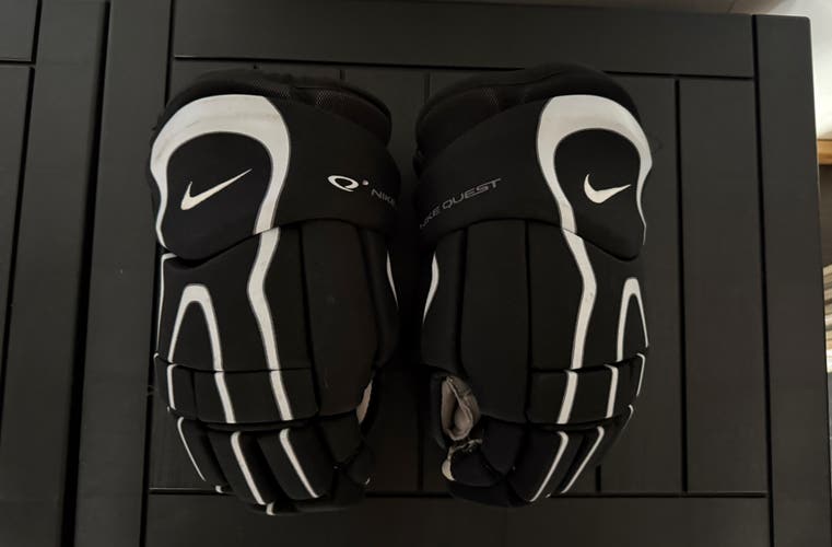 Nike Quest 3 Hockey Gloves 13.5”