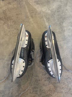 Bauer Supreme M40 Hockey Skates Size 5.5 (Used)