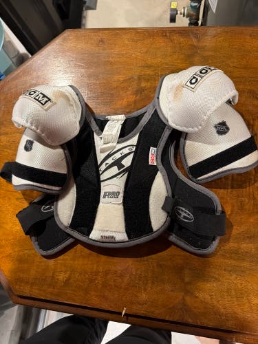 Medium Youth CCM Shoulder Pads (Used)