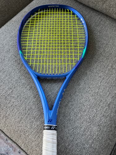 Yonex Ezone 98 (7th Gen) – Explosive Power & Comfort – [Grip Size: e.g., 4 1/4