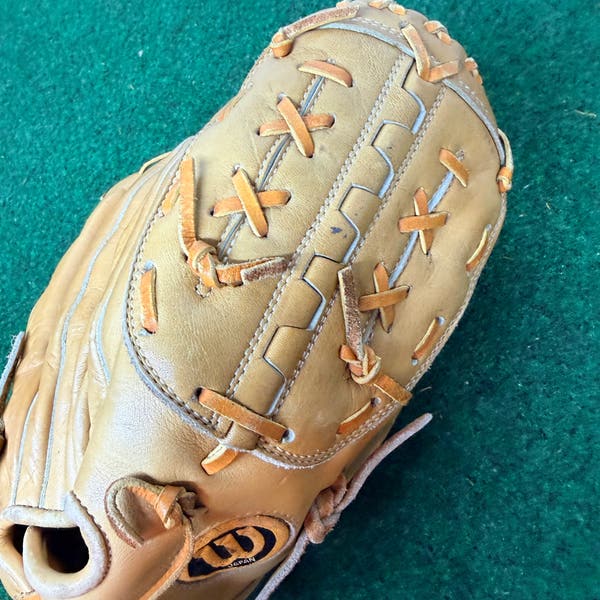 Wilson A2124 RH Infield Baseball Glove 11.5