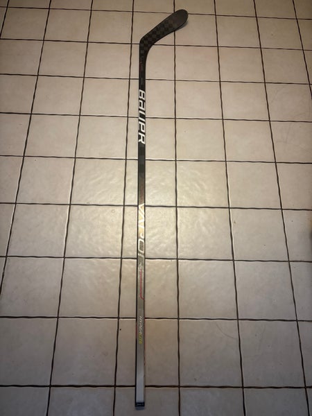 Senior Bauer Vapor Hyperlite Right Handed Hockey Stick P28 77 Flex Pro Stock (Used)