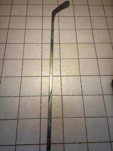 Intermediate Bauer Vapor Hyperlite 2 Right Handed Hockey Stick P28 70 Flex Pro Stock (Used)