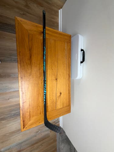 Junior Bauer Pulse Left Hand Hockey Stick P28 30 Flex (Used)