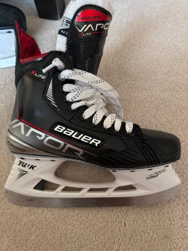 Bauer Vapor X-Lite Hockey Skates Regular Width 8.5 (Used)