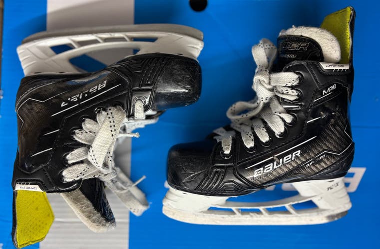 Bauer Supreme M50 Pro Hockey Skates - Y12 / Regular Width (Excellent Condition)