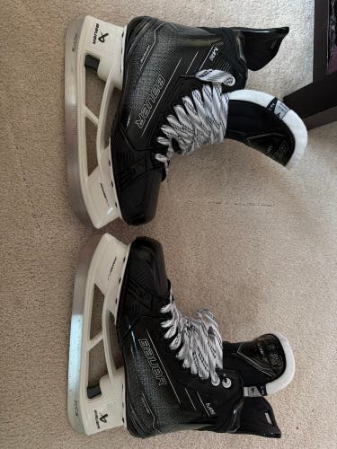 2024 Bauer Supreme M50 Pro Hockey Skates Regular Width 9 (Used)