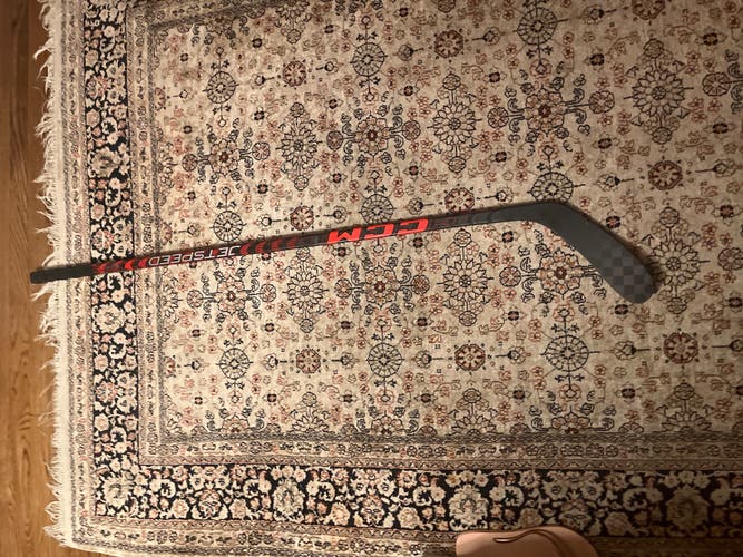 Junior CCM JetSpeed Right Handed Hockey Stick P28 40 Flex (Used)