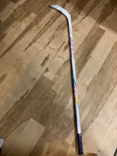 Senior Bauer Proto2 Right Handed Hockey Stick P28 77 Flex (Used)