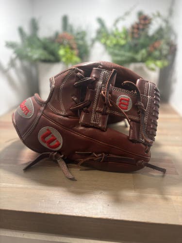 Wilson A2000 RH Infield Baseball Glove