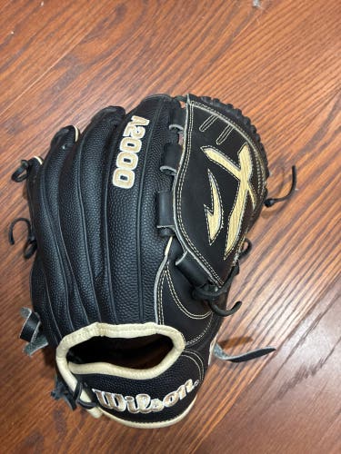 Wilson A2000 B23 RH Baseball Glove 12" (Used)