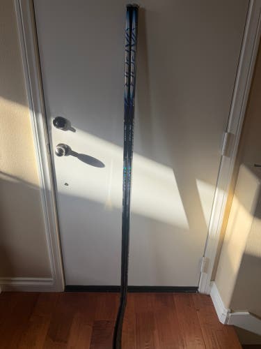 2 New Bauer Vapor Flylite Stick RH P92 77 Flex