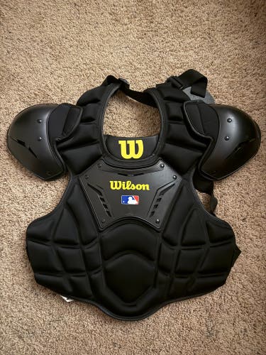 Wilson Baseball/Softball Umpire Chest Protector 13”