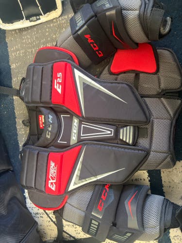 Small CCM Extreme Flex E2.5 Goalie Chest Protector (Used)