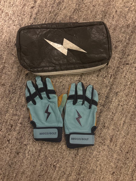 XL Bruce Bolt Short Cuff Batting Gloves (Barely Used) (Comes With Case)