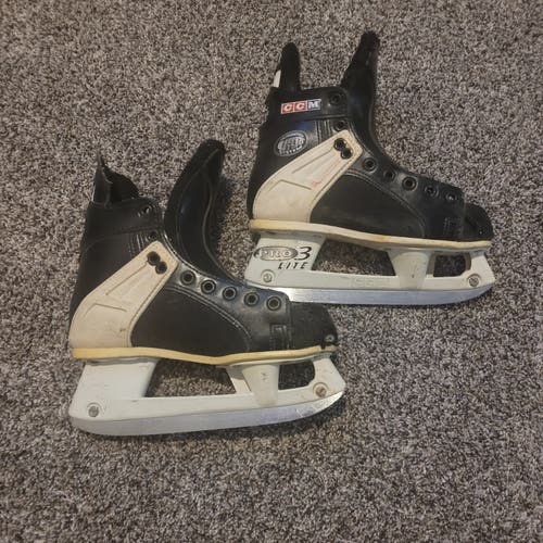 Black/White CCM ProLite Hockey Skates Regular Width Size 2 (Used)