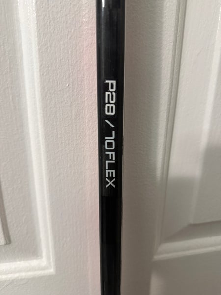 Senior Bauer Vapor Hyperlite Right Handed Hockey Stick P28 70 Flex (Used)